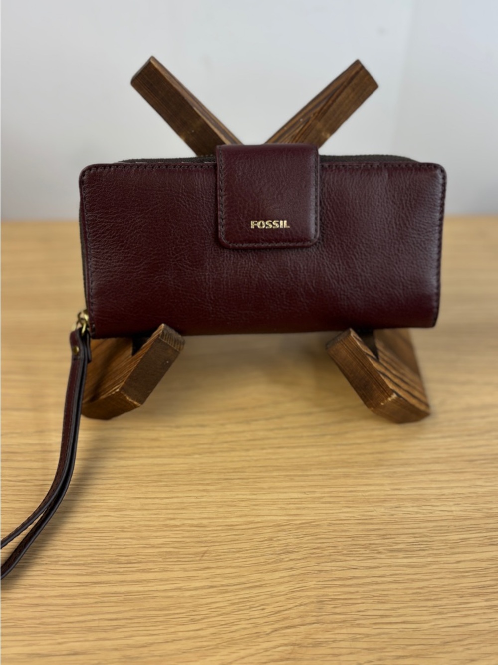 Fossil Madison Tab Clutch Zip Around Wallet Wristlet in Burgundy Leather